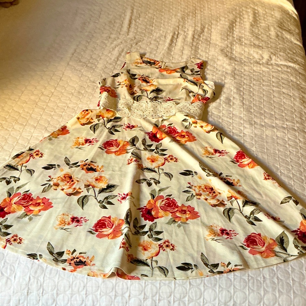 New with no tag. Good condition. Size 8 but looks like small.